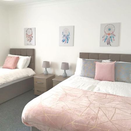 Parking, Smart Tv'S In All Rooms, Central Location Swansea Exterior foto