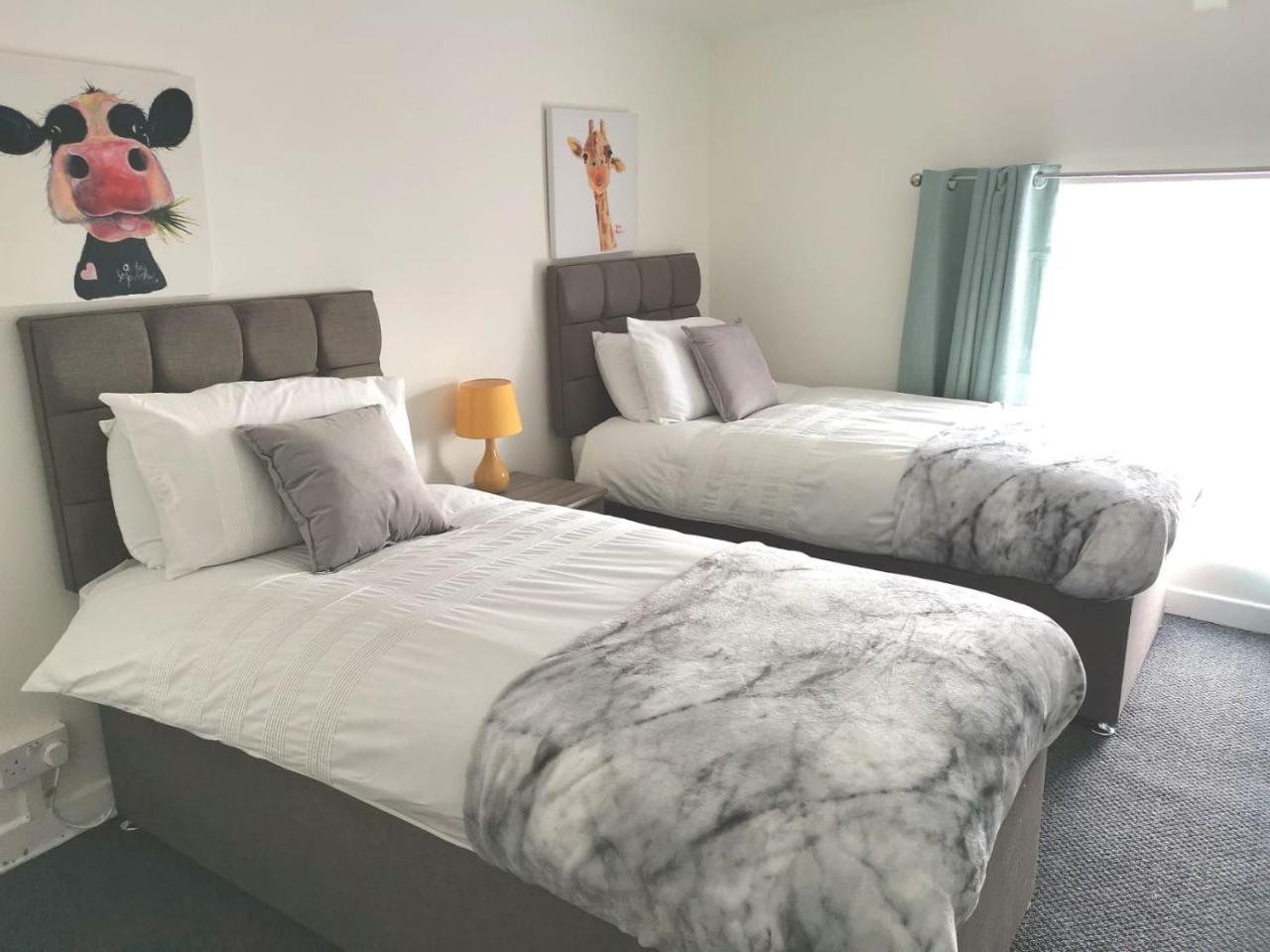 Parking, Smart Tv'S In All Rooms, Central Location Swansea Exterior foto