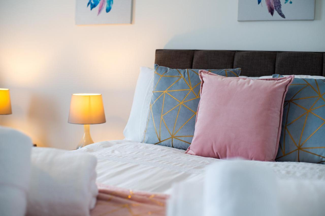 Parking, Smart Tv'S In All Rooms, Central Location Swansea Exterior foto