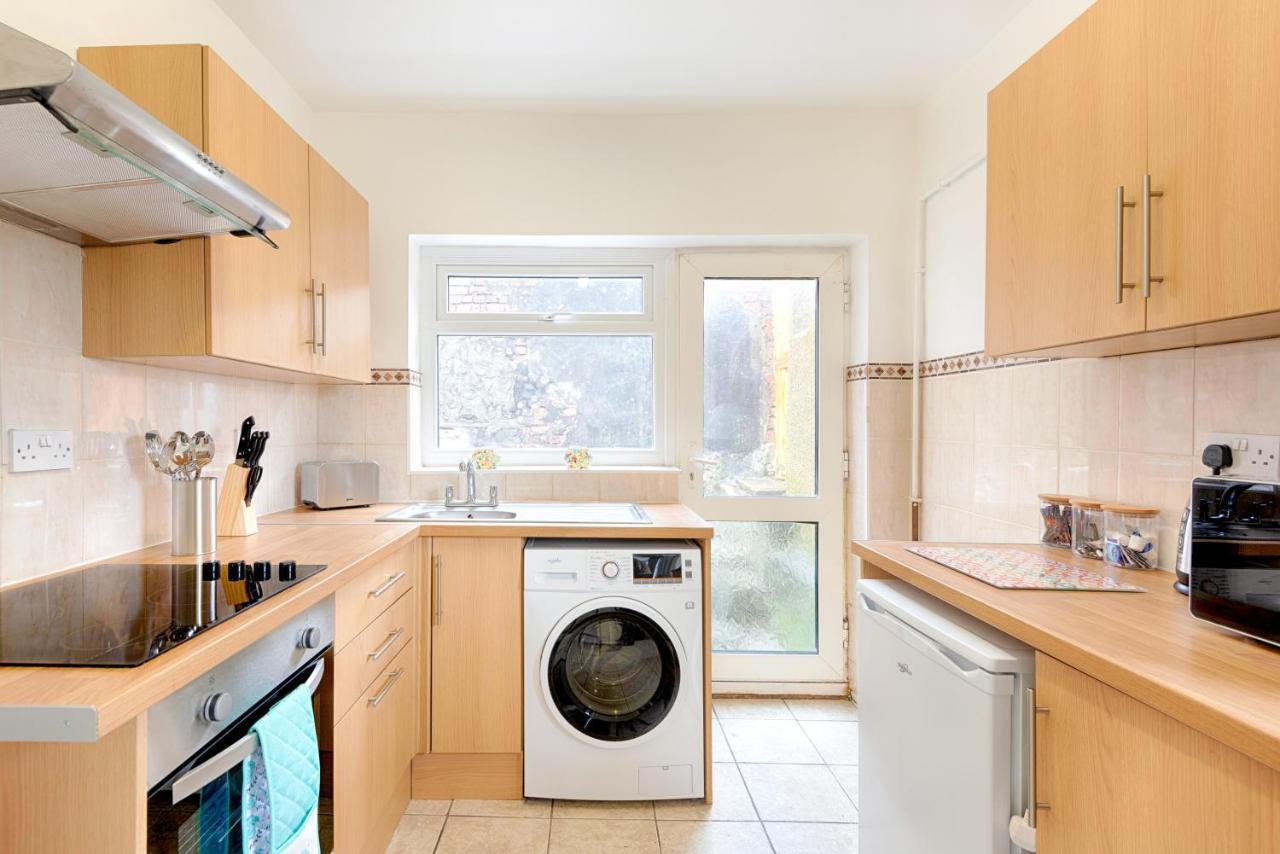 Parking, Smart Tv'S In All Rooms, Central Location Swansea Exterior foto