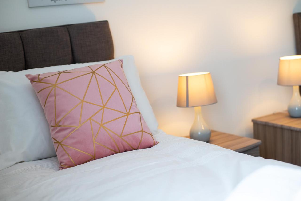 Parking, Smart Tv'S In All Rooms, Central Location Swansea Exterior foto