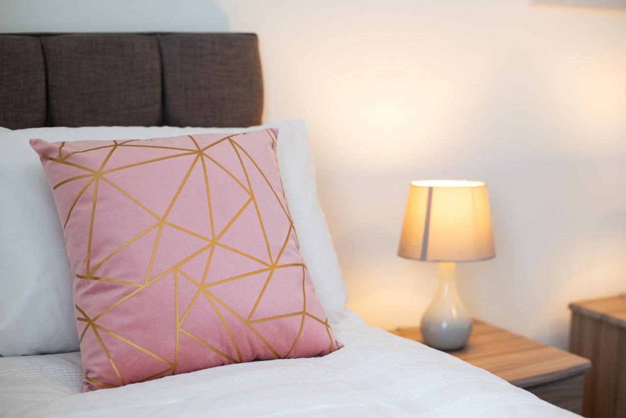 Parking, Smart Tv'S In All Rooms, Central Location Swansea Exterior foto